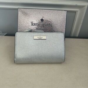 kate spade metallic silver saffiano compact wallet nwt